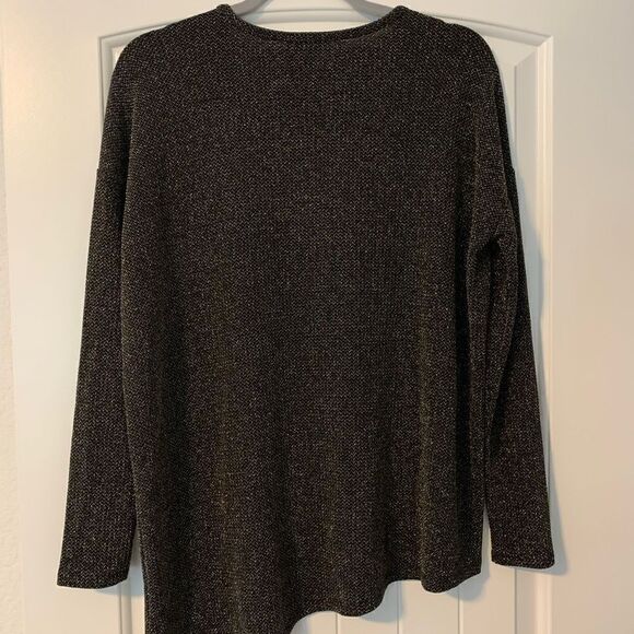 DG2 by Diane Gilman NWT sweater.  Size: S.  Oversized.  Long hem one side. - Picture 3 of 3